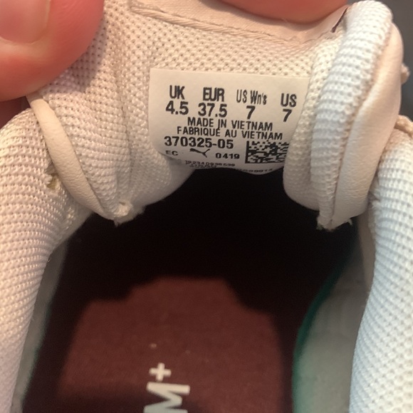 Cream pumas with pink stripe - US women’s 7 - worn once, in great condition - Picture 7 of 8